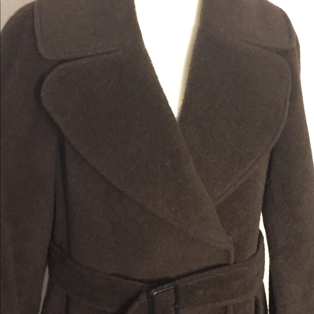 Fabulous Authentic Burberry Coat - Picture 2 of 10